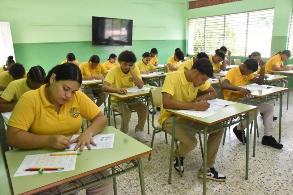 74 % de estudiantes pasan primera convocatoria de Pruebas Nacionales 2024