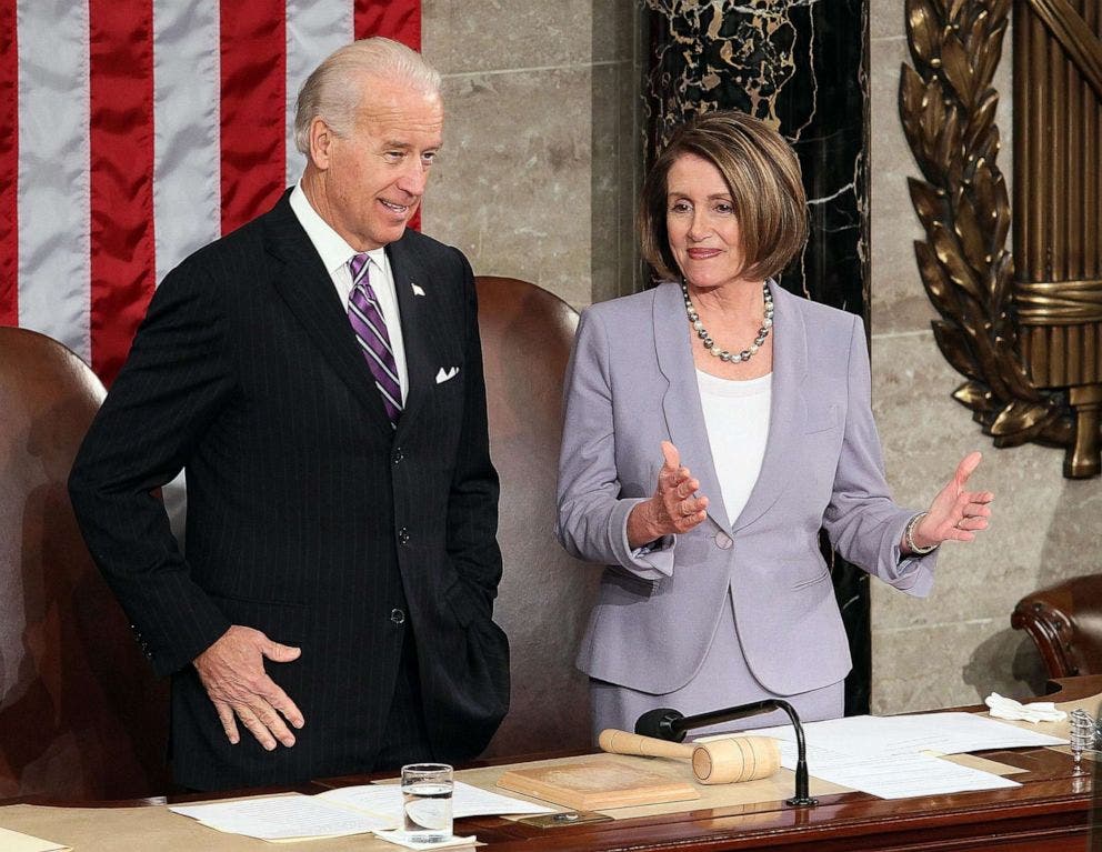 Nancy Pelosi sugiere que Biden debería repensar su candidatura a la reelección