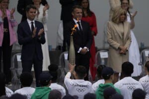 La llama olímpica llega a París coincidiendo con la fiesta nacional de Francia