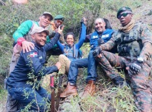 Rescatan con vida a senderista Trinidad de la Cruz