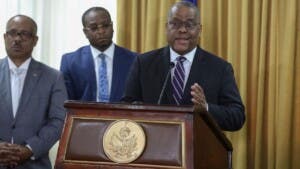 El primer ministro haitiano da un ultimátum a las bandas para que depongan las armas