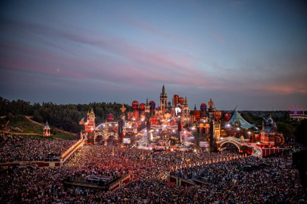 Tomorrowland se enfrenta a multa de 2 millones por no usar vasos reutilizables