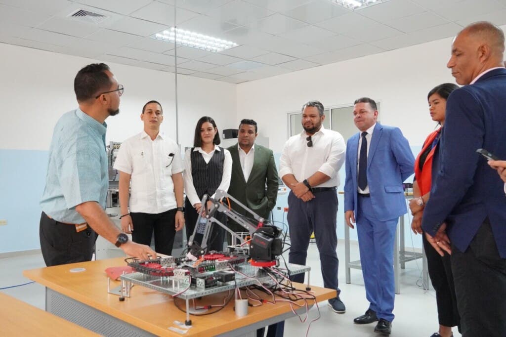 Proindustria estrecha lazos con el Instituto Politécnico Loyola