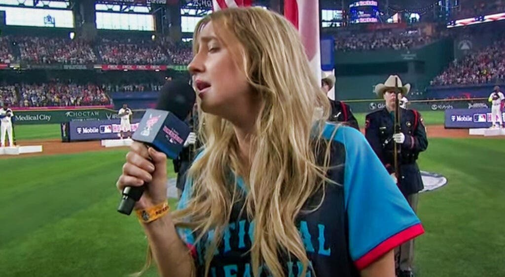 Ingrid Andress se disculpa por interpretación del himno en Home Run Derby; dice estaba borracha