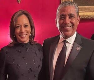 Adriano Espaillat se suma al apoyo a Kamala Harris como candidata