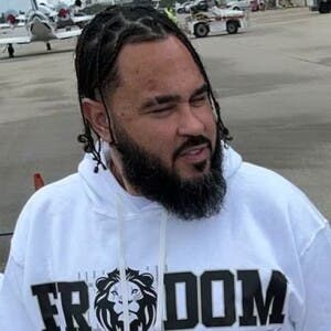 El productor musical Raphy Pina insta a jóvenes a tener precaución para no acabar presos