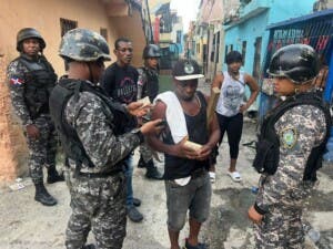 Ocupan armas, drogas y equipos de música durante operativo policial