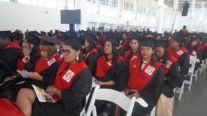 Unev gradúa 853 nuevos profesionales