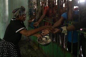 El hambre es peor que la locura en psiquiátrico público de Puerto Príncipe