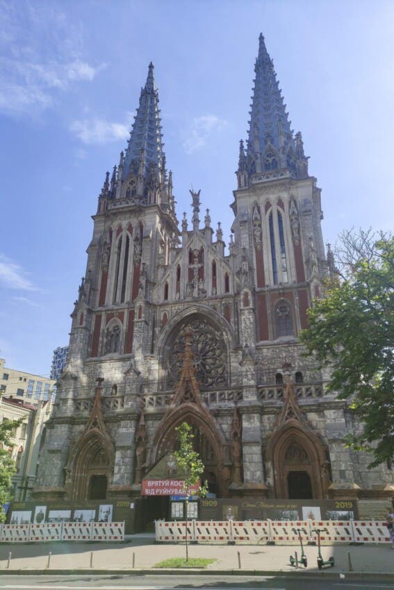 Católicos ucranianos piden ayuda para salvar su catedral más emblemática en Kiev