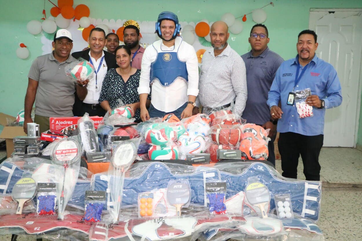Regional 15 recibe utilería deportiva para proyecto  Escuelas Abiertas y Activas