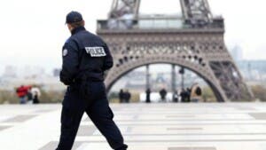 Detenido en París un luchador egipcio por tocarle el trasero a una mujer