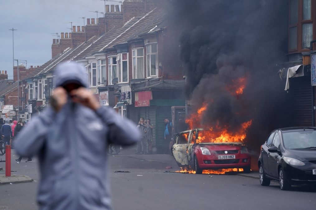 Una niña de 13 años admite ser culpable por participar en los disturbios en Inglaterra