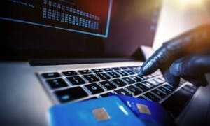 Recomienda bloquear o congelar crédito si le roban identidad en EEUU