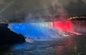Colores de la bandera brillarán en cataratas