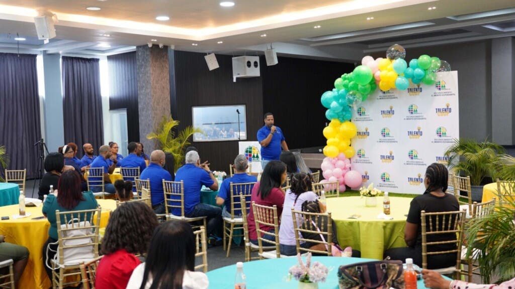 COOPZOAMERICA celebra primera feria escolar “De vuelta a clases”