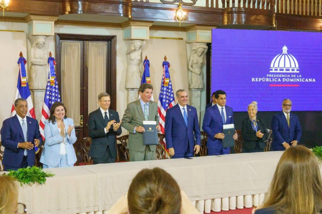 RD y EEUU firman pacto de Cielos Abiertos que facilitará conectividad