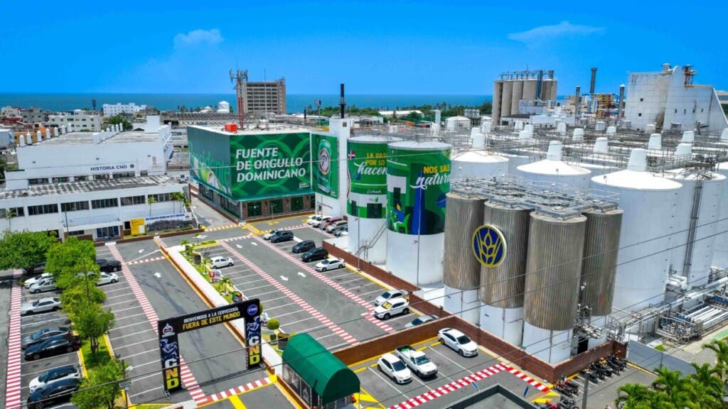 Cervecería se convierte en la primera cervecera en el Caribe en producir sus productos con electricidad 100% solar