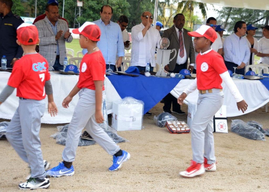 Varios equipos logran pase a semifinal en torneo de béisbol