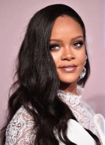 Rihanna lanza nueva colección de lencería
