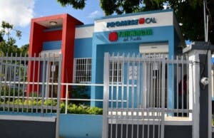 Roban en Farmacia del Pueblo del hospital Cabral y Báez de Santiago