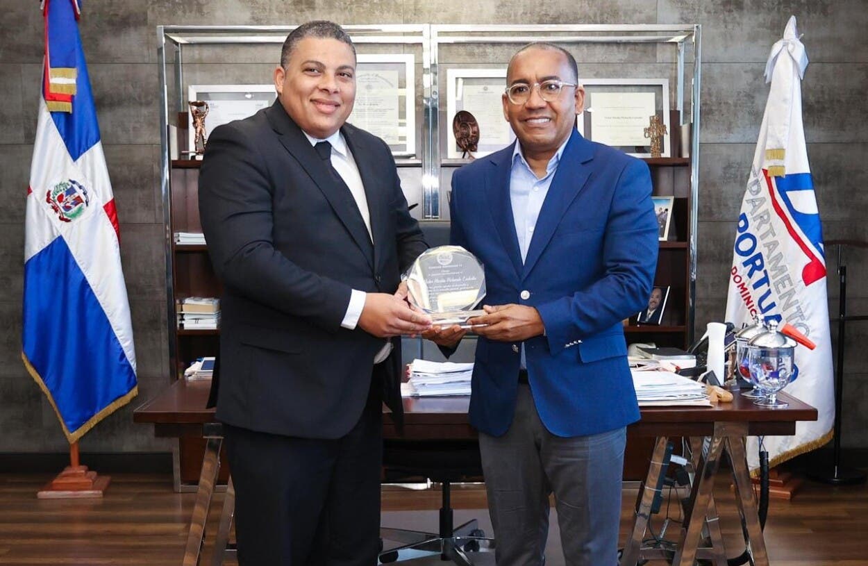 Aeroclub reconoce labor de Víctor Pichardo en favor de aviación general