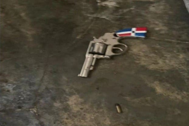 Arma ocupada por la Policía al recluso que se había fugado de Najayo y que fue abatido por la uniformada en Los Frailes