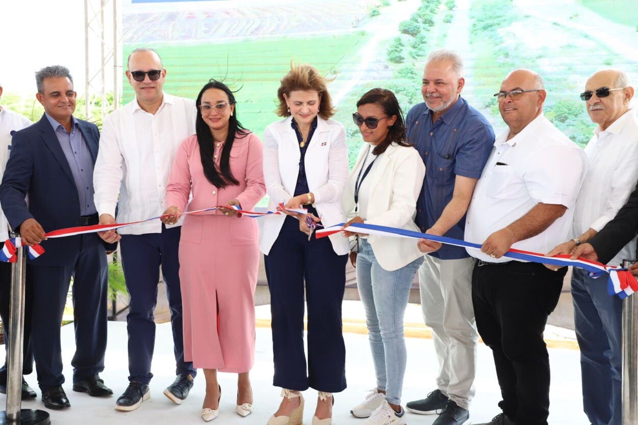 Raquel Peña inaugura central fotovoltaica Brazo Derecho Solar