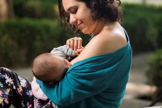 UNICEF y OMS piden más apoyo a la lactancia materna para salvar a 820 mil niños al año