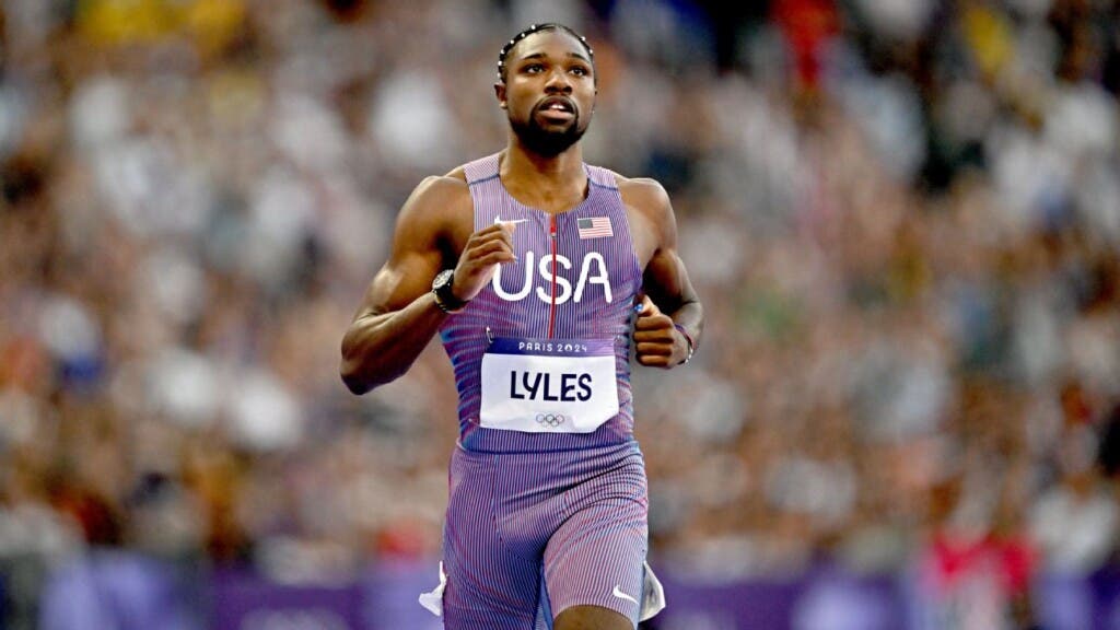 Noah Lyles gana la prueba preliminar de 200 m tras dormir apenas unas horas… y ser un buen novio
