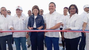 Raquel Peña entrega muelle pesquero en Cabo Rojo, Pedernales