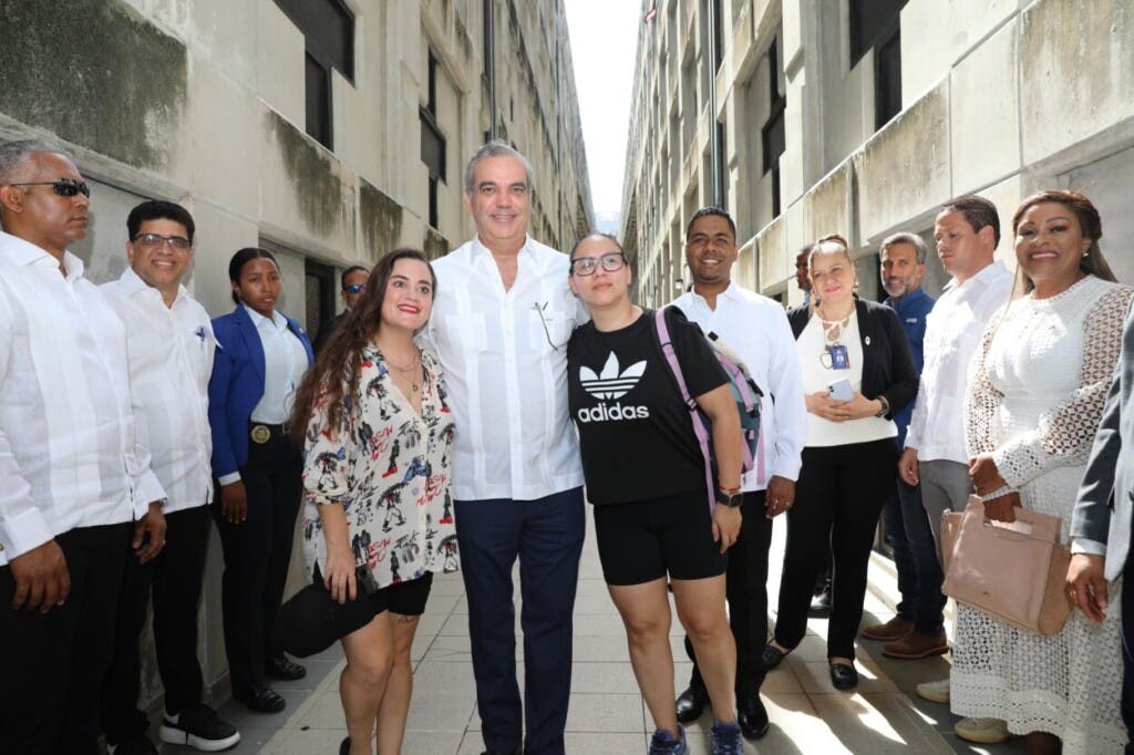 Abinader supervisa remozamiento del Faro a Colón