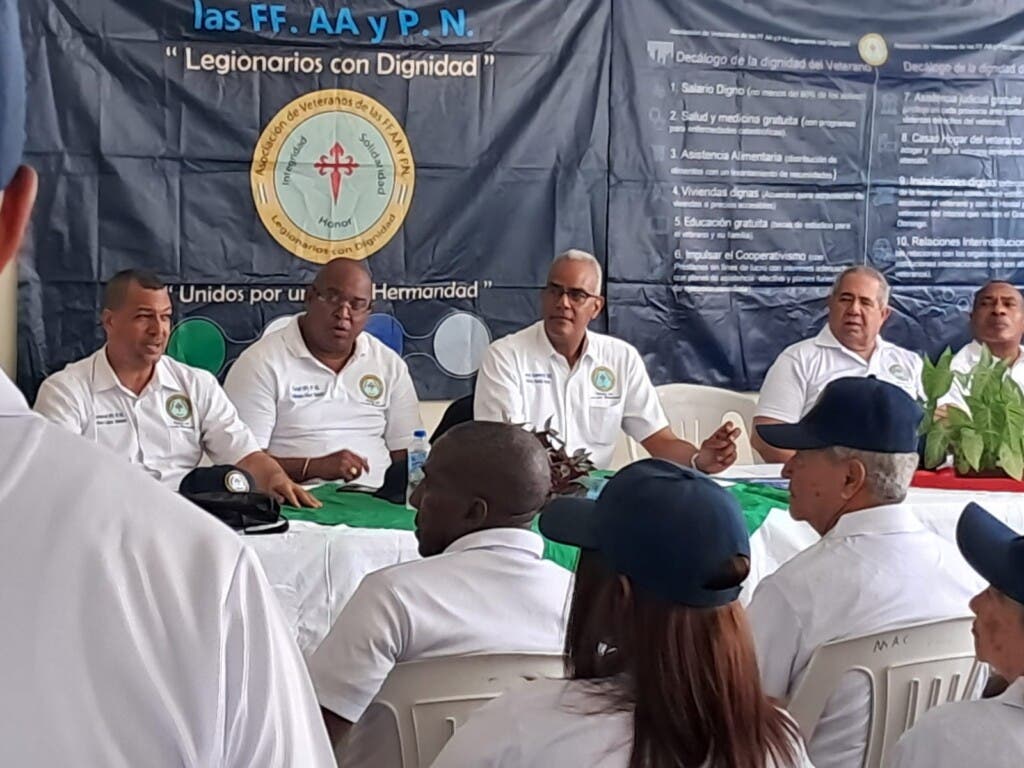 Aboga por sueldos dignos para veteranos de las FFAA y PN