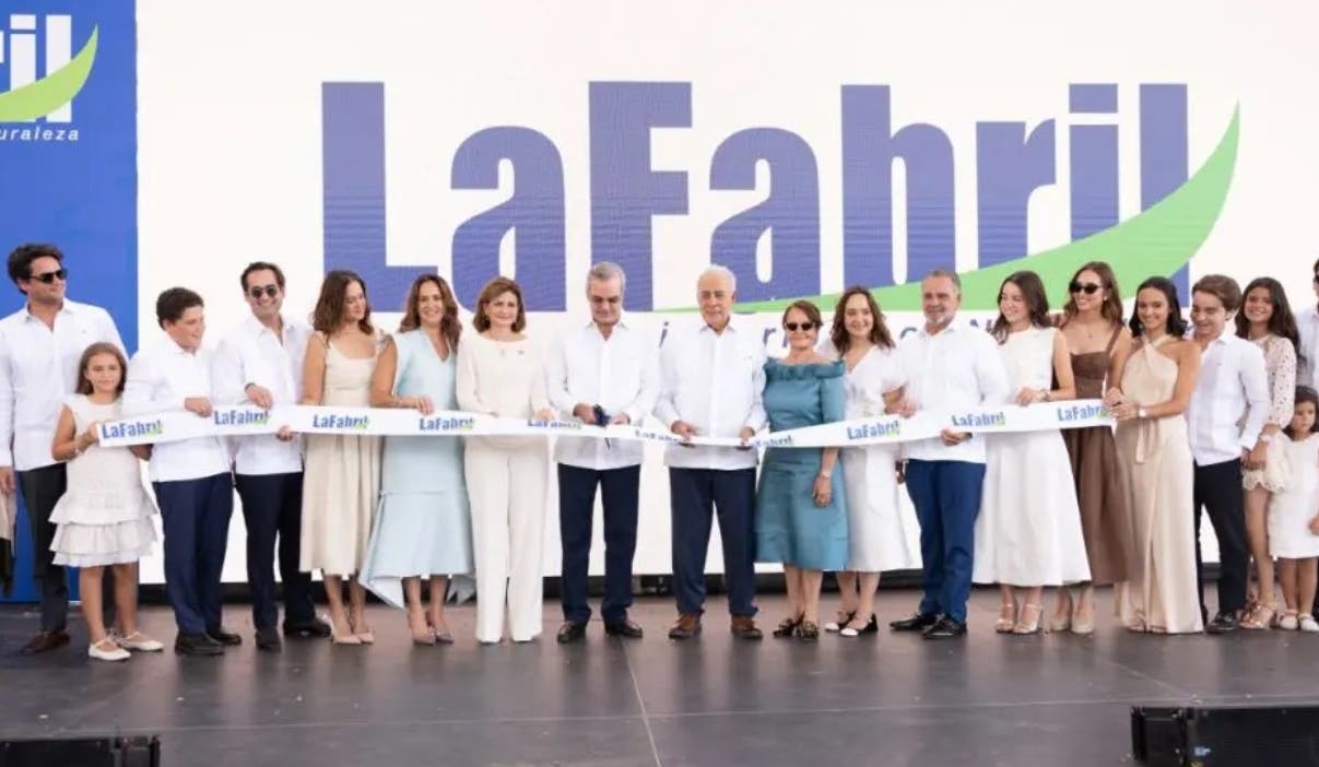 Inauguran refinería de productos en Santiago