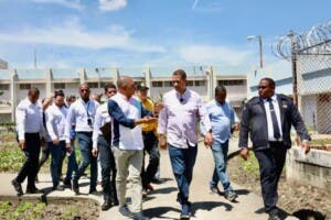 Presidente Indotel visita cárcel La Vega para iniciar plan bloqueador señal recintos