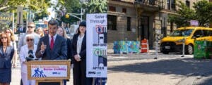 NYC DOT mejora seguridad peatones en más de 300 intersecciones y zonas escolares