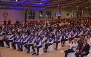 Loyola gradúa otros 136 profesionales