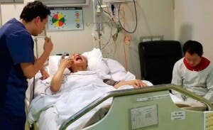 Alberto Fujimori “está luchando” por su vida, según su médico     