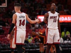 Adebayo y Herro emergen como líderes de los Miami Heat ante la ausencia de Butler   