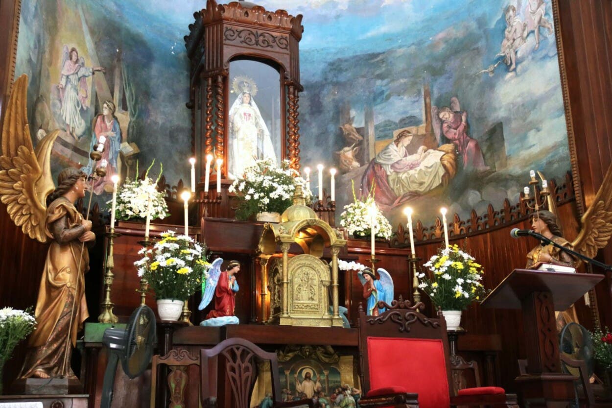Devotos de la Virgen de las Mercedes acuden a presentar sus problemas y pedir sanación