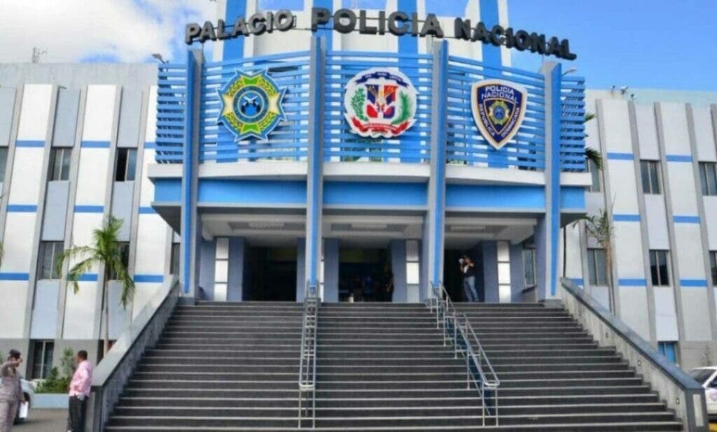 Policía investiga incidente agente mató a hombre, hirió 2 y se suicidó