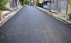 Deligne Ascención supervisa trabajos asfaltado