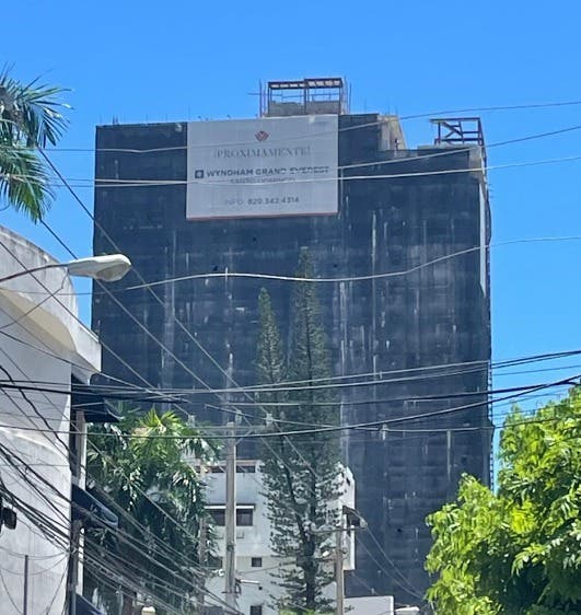 Grupo Choroni defiende derecho a edificar en Piantini
