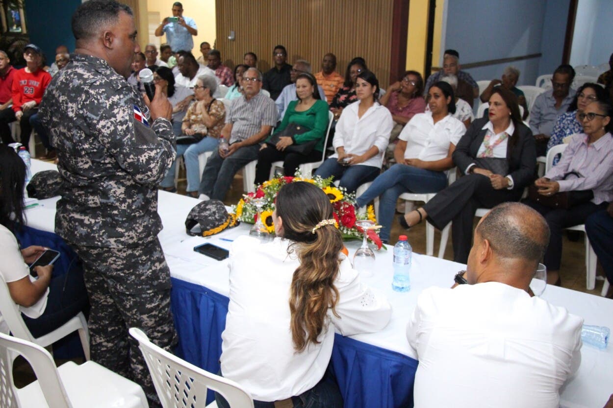 PN realiza encuentro en sector Honduras; fomenta convivencia