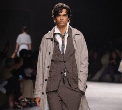 Modelo dominicano desfila para Bottega Veneta