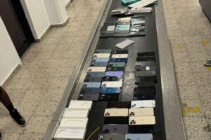 Aduana incauta 74 celulares con uso escáneres