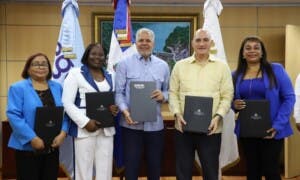 Firman pacto ordenar tres territorios de SC