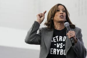 Kamala Harris agudiza los ataques contra Trump porque está «cada vez más desquiciado»