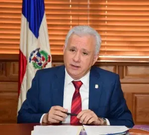 Antonio Taveras llama al PRM y precandidatos a concentrarse en las reformas