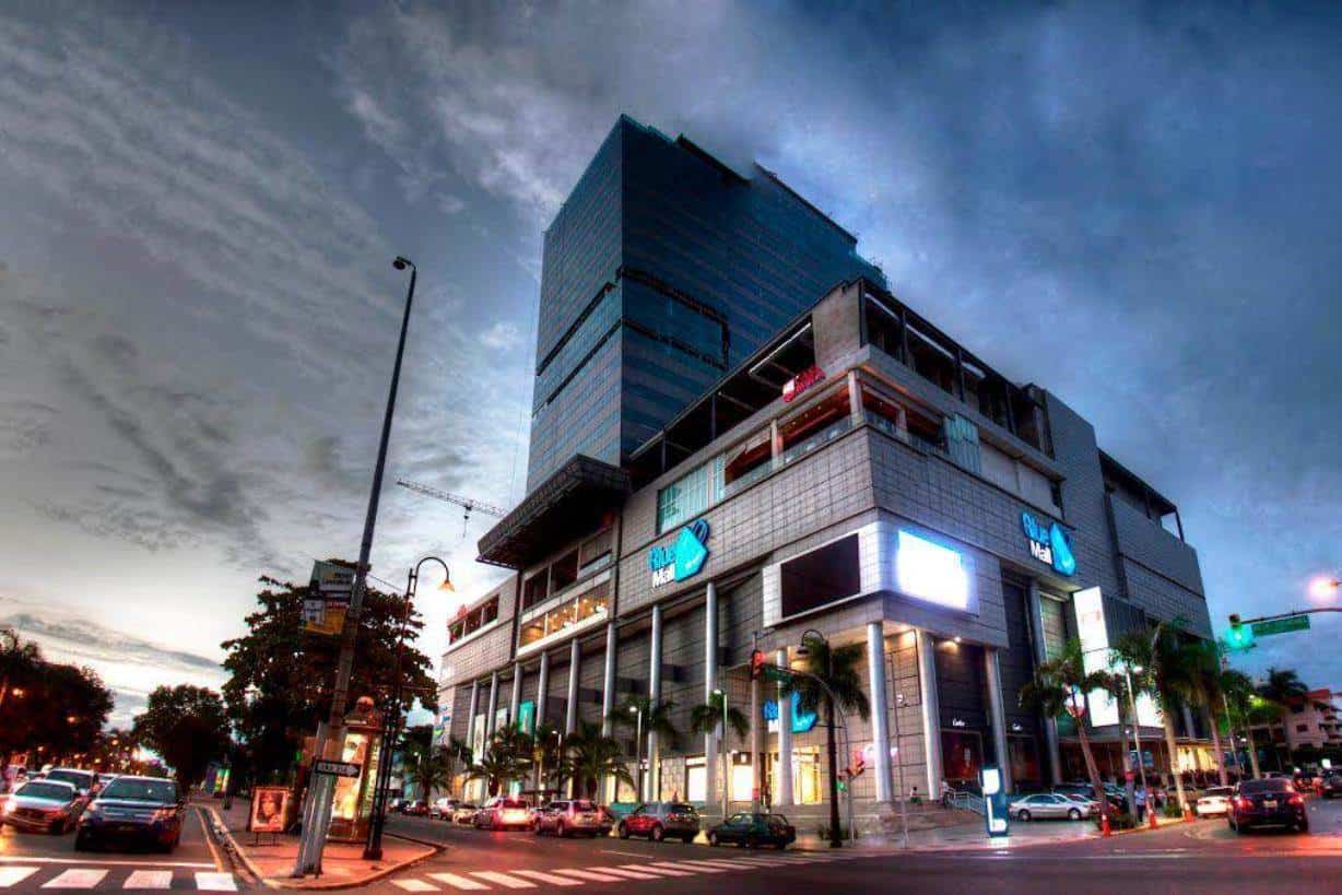 Cierran en Blue Mall este domingo tras avería eléctrica